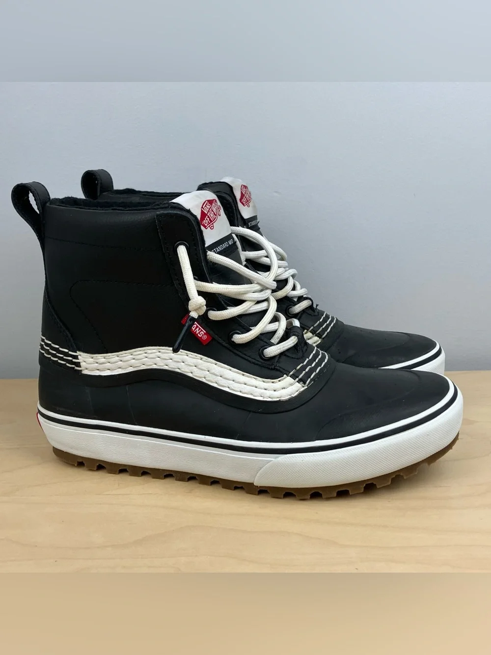 Vans Men’s Size 9.5 Standard Mid Snow MTE Black & White Waterproof Sneaker Boots
